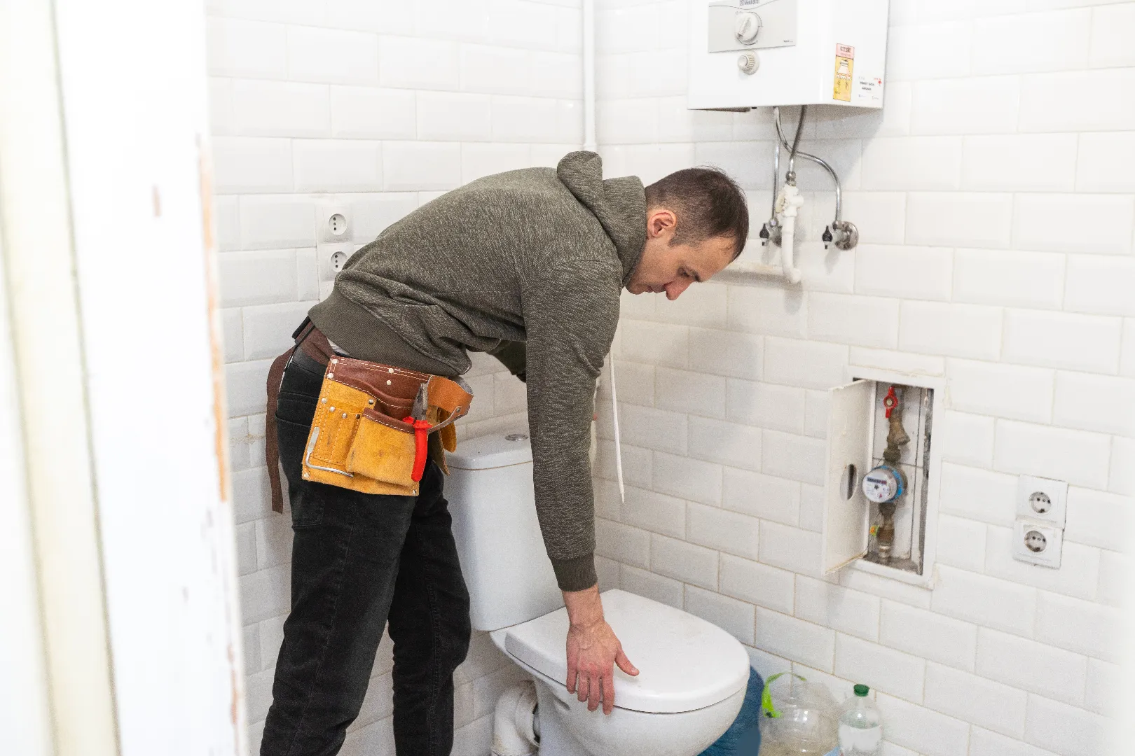 Toilet cistern repair Toronto plumber internal parts